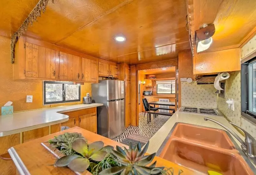 Waterfront Payson Escape W/ Private Hot Tub & Deck