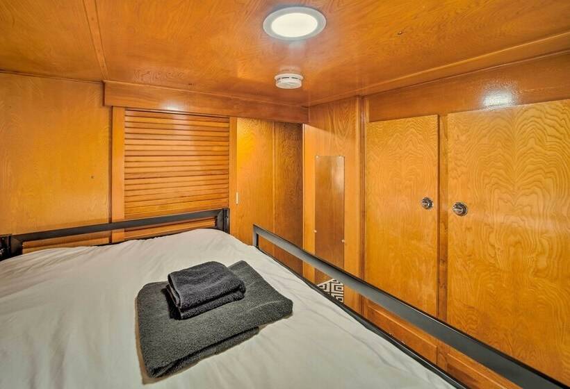 Waterfront Payson Escape W/ Private Hot Tub & Deck