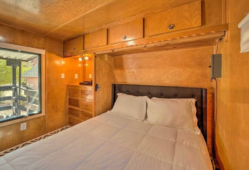 Waterfront Payson Escape W/ Private Hot Tub & Deck