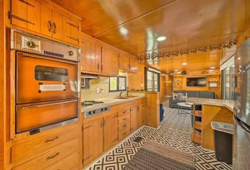 Waterfront Payson Escape W/ Private Hot Tub & Deck