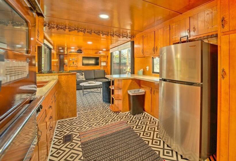 Waterfront Payson Escape W/ Private Hot Tub & Deck