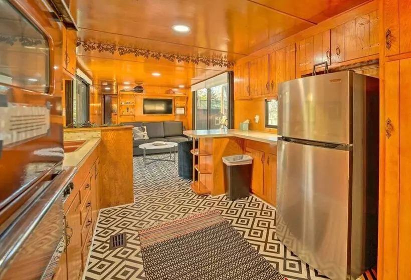 Waterfront Payson Escape W/ Private Hot Tub & Deck