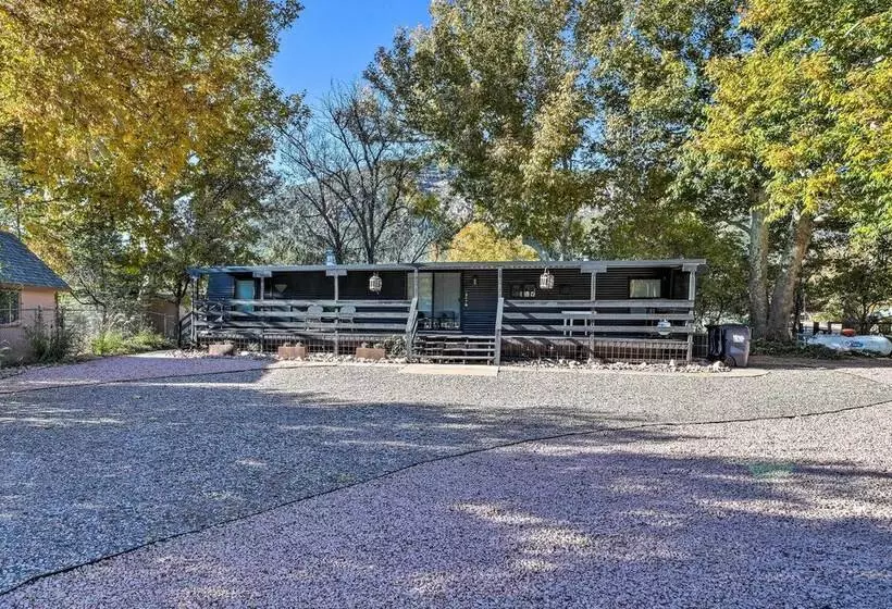 Waterfront Payson Escape W/ Private Hot Tub & Deck