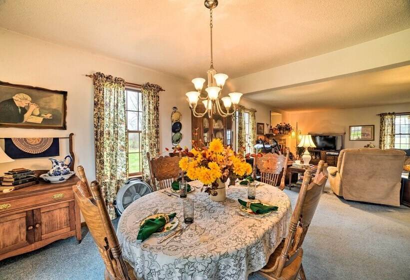 Peaceful Hazel Cottage W/ Deck & Yard!