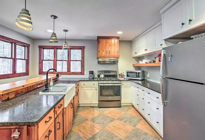 Peaceful Traverse City Cabin ~ 16 Mi To Dtwn!