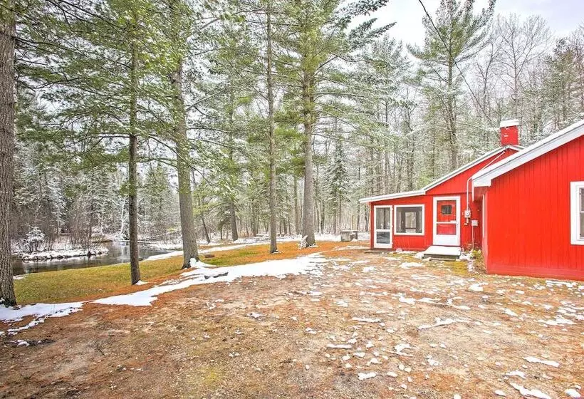 Peaceful Traverse City Cabin ~ 16 Mi To Dtwn!