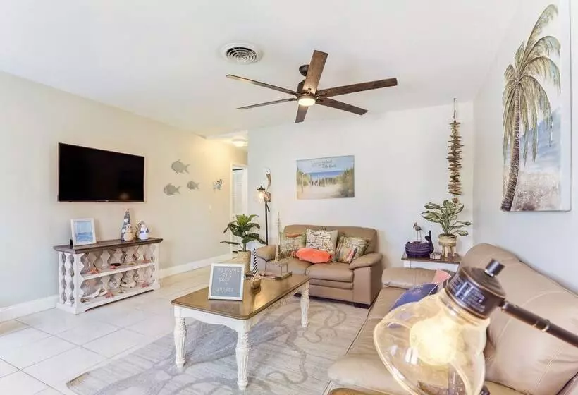 Jensen Beach Home: 1/4 Mi To Beach Access!