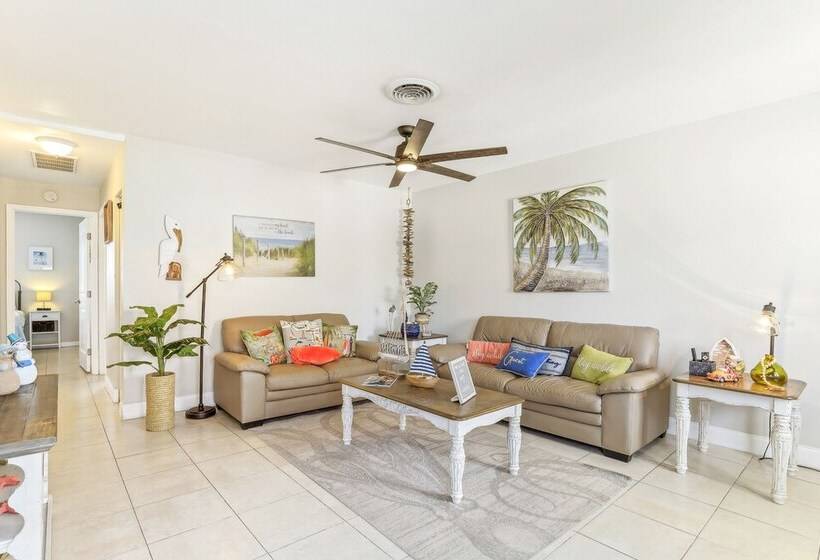 Jensen Beach Home: 1/4 Mi To Beach Access!