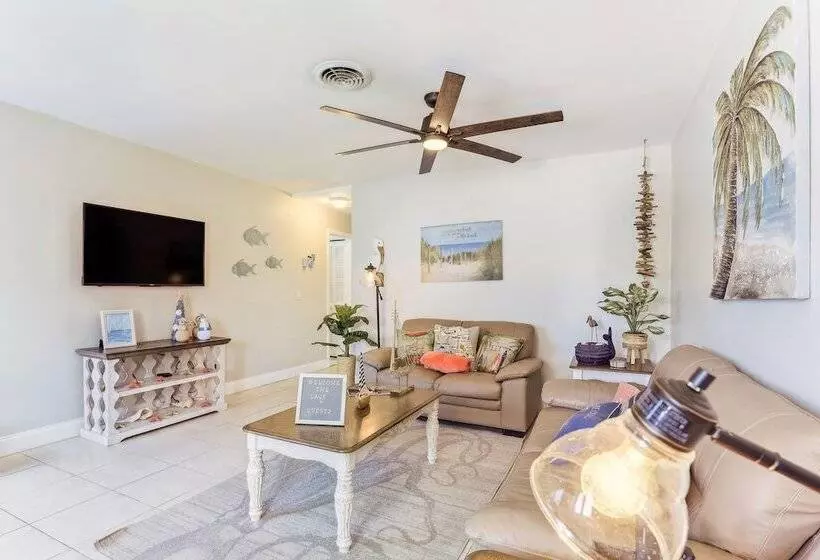 Jensen Beach Home: 1/4 Mi To Beach Access!
