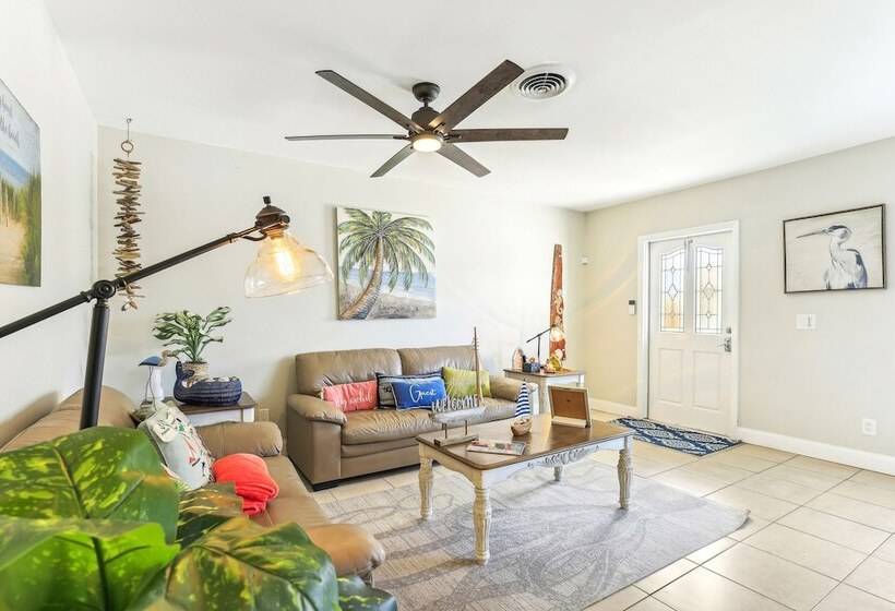 Jensen Beach Home: 1/4 Mi To Beach Access!