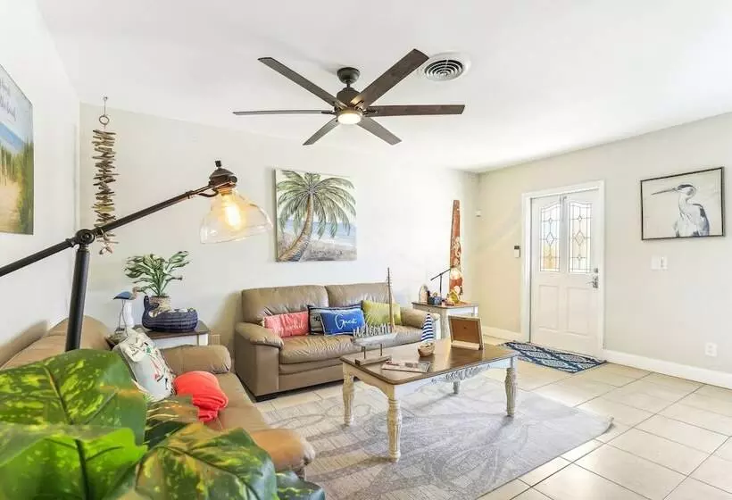 Jensen Beach Home: 1/4 Mi To Beach Access!