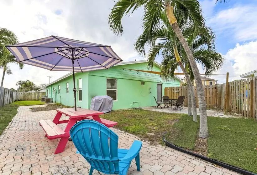 Jensen Beach Home: 1/4 Mi To Beach Access!