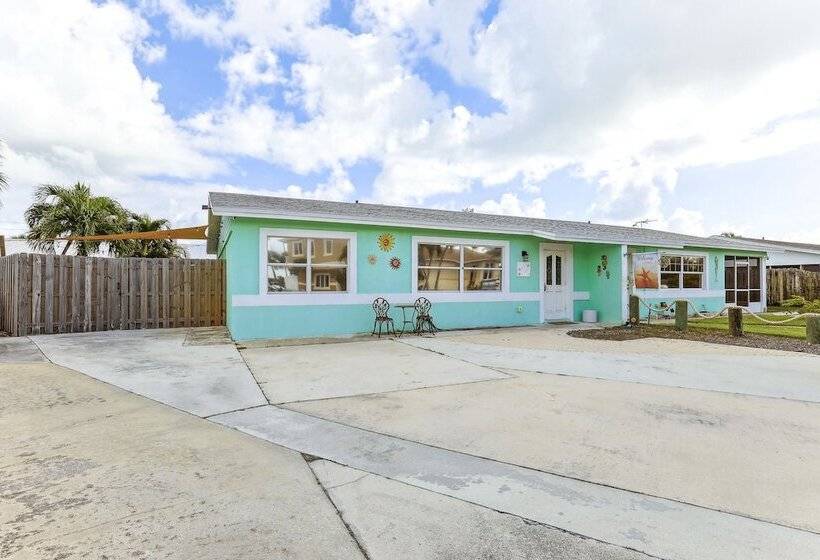 Jensen Beach Home: 1/4 Mi To Beach Access!