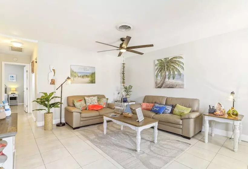 Jensen Beach Home: 1/4 Mi To Beach Access!