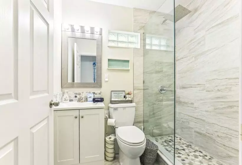 Jensen Beach Home: 1/4 Mi To Beach Access!