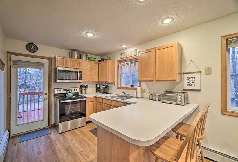 Poconos House W/ Deck + Game Room < 2 Mi To Lakes!