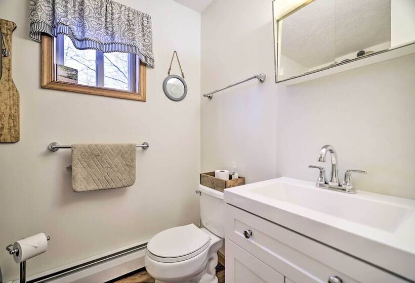 Poconos House W/ Deck + Game Room < 2 Mi To Lakes!