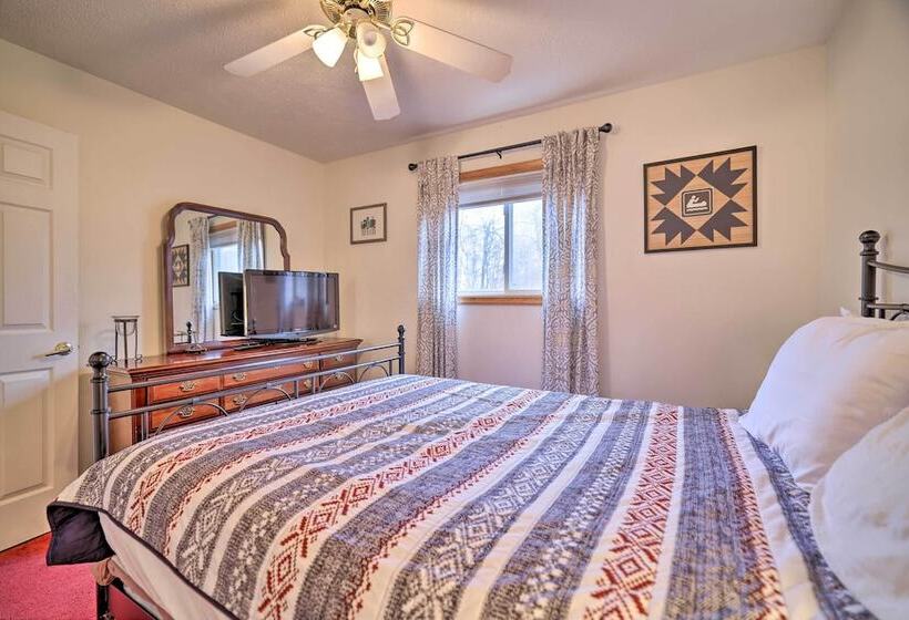 Poconos House W/ Deck + Game Room < 2 Mi To Lakes!