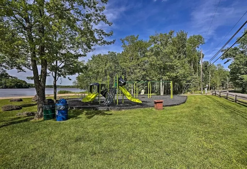 Poconos House W/ Deck + Game Room < 2 Mi To Lakes!