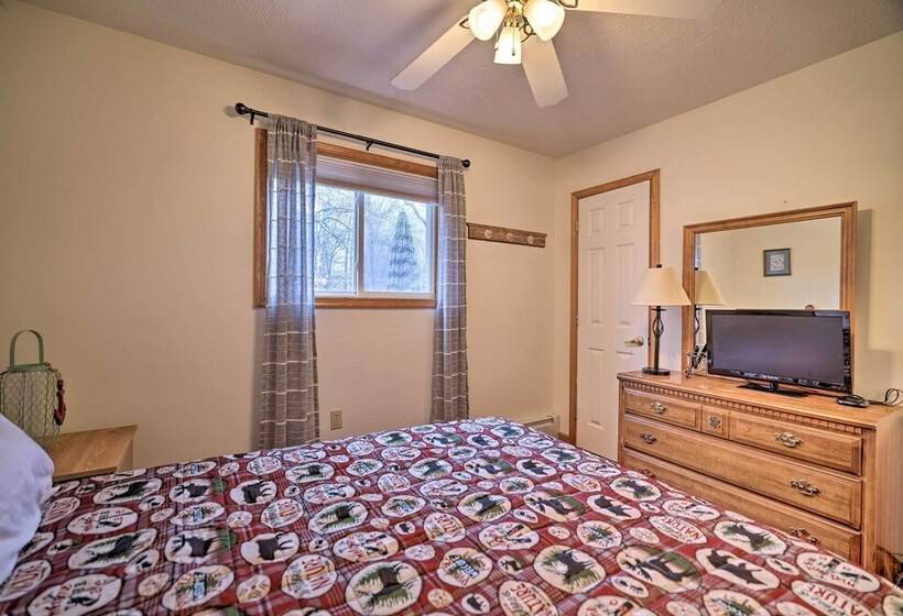 Poconos House W/ Deck + Game Room < 2 Mi To Lakes!