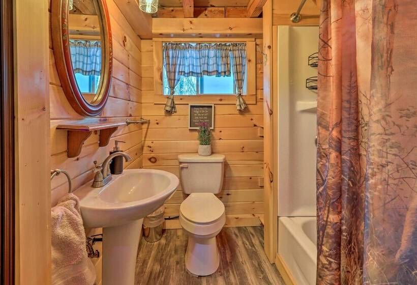 Postcard Worthy Poconos Cabin: ~ 15 Mi To Skiing!