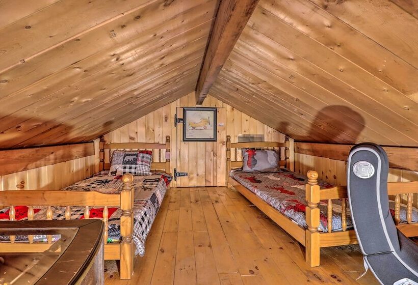 Postcard Worthy Poconos Cabin: ~ 15 Mi To Skiing!