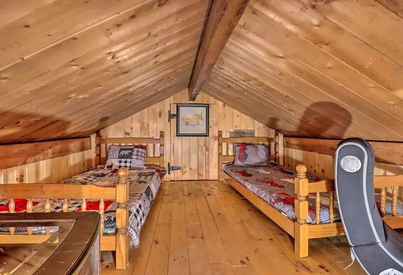 Postcard Worthy Poconos Cabin: ~ 15 Mi To Skiing!