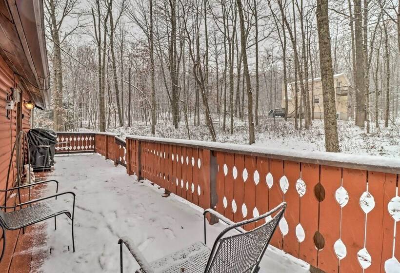 Postcard Worthy Poconos Cabin: ~ 15 Mi To Skiing!