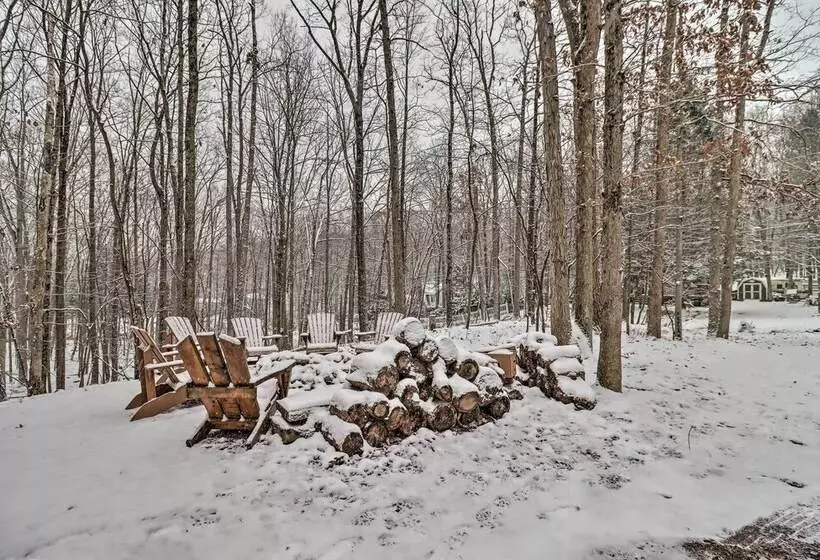 Postcard Worthy Poconos Cabin: ~ 15 Mi To Skiing!