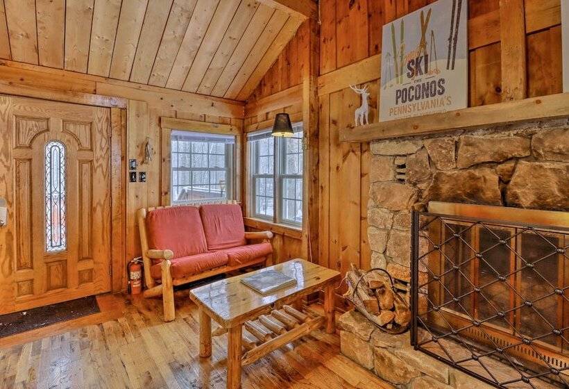 Postcard Worthy Poconos Cabin: ~ 15 Mi To Skiing!