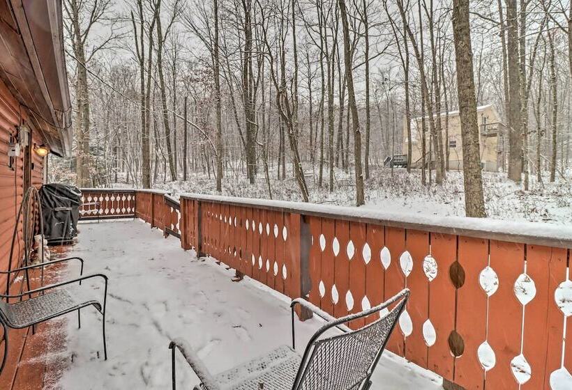 Postcard Worthy Poconos Cabin: ~ 15 Mi To Skiing!