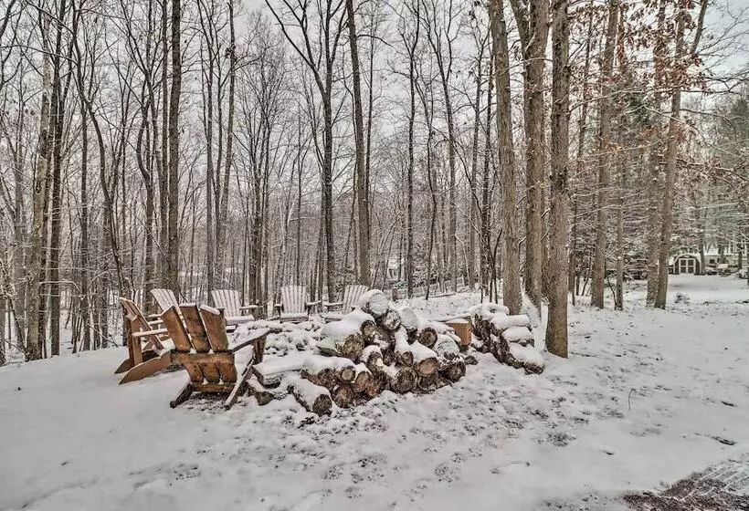 Postcard Worthy Poconos Cabin: ~ 15 Mi To Skiing!