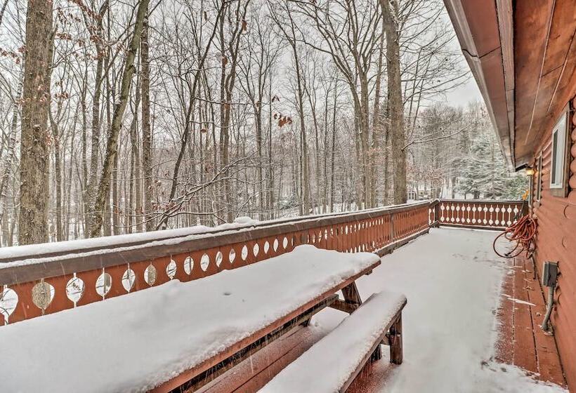 Postcard Worthy Poconos Cabin: ~ 15 Mi To Skiing!
