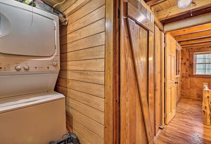 Postcard Worthy Poconos Cabin: ~ 15 Mi To Skiing!