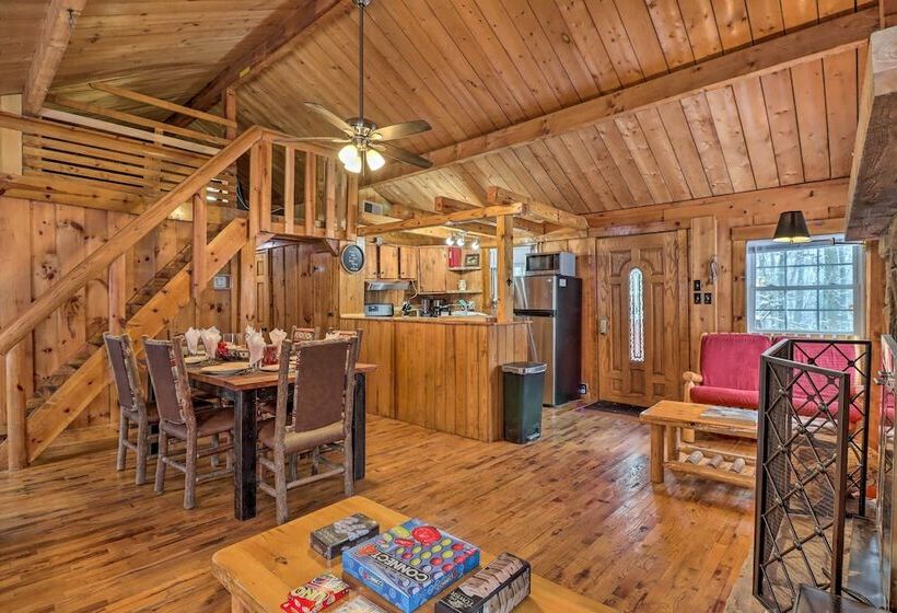 Postcard Worthy Poconos Cabin: ~ 15 Mi To Skiing!