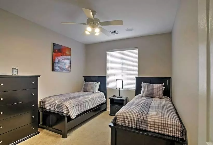 Queen Creek Home: Private Pool + Golf Course View!