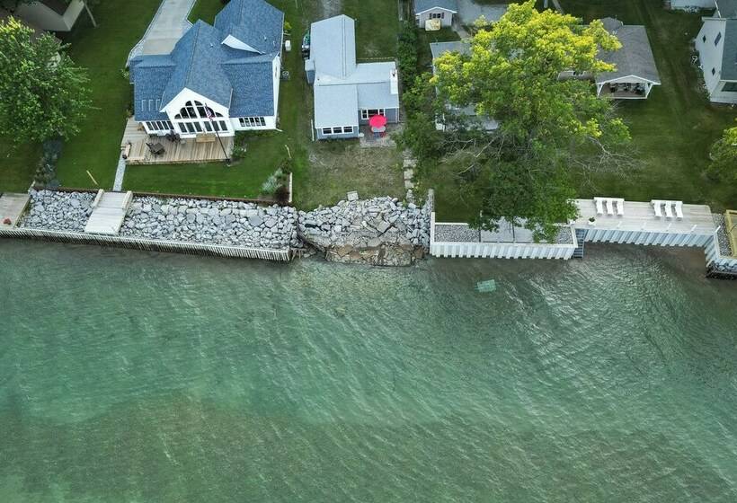 Seasonal Lakefront Tawas City Home W/ Grill!