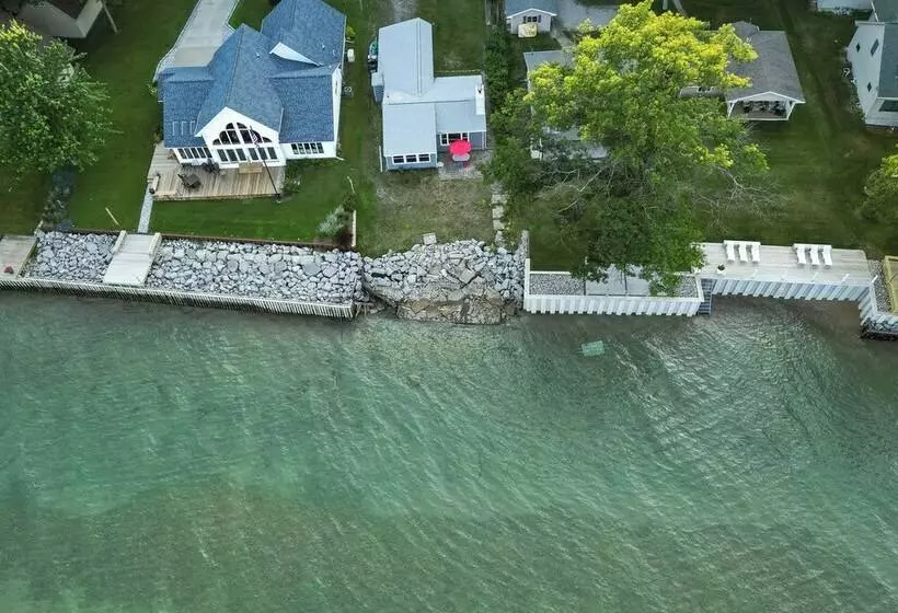 Seasonal Lakefront Tawas City Home W/ Grill!