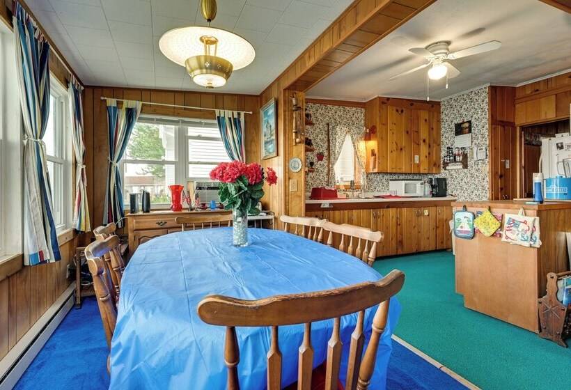 Seasonal Lakefront Tawas City Home W/ Grill!