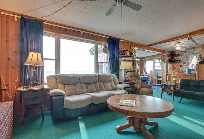 Seasonal Lakefront Tawas City Home W/ Grill!