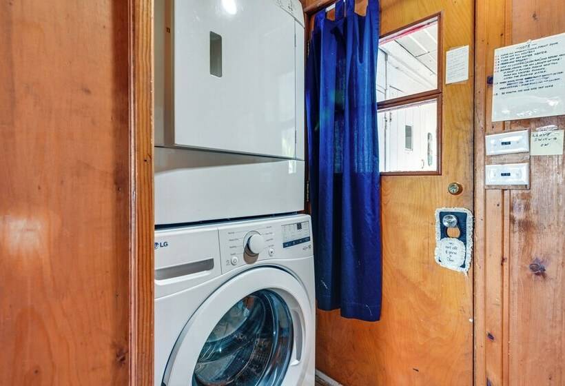 Seasonal Lakefront Tawas City Home W/ Grill!