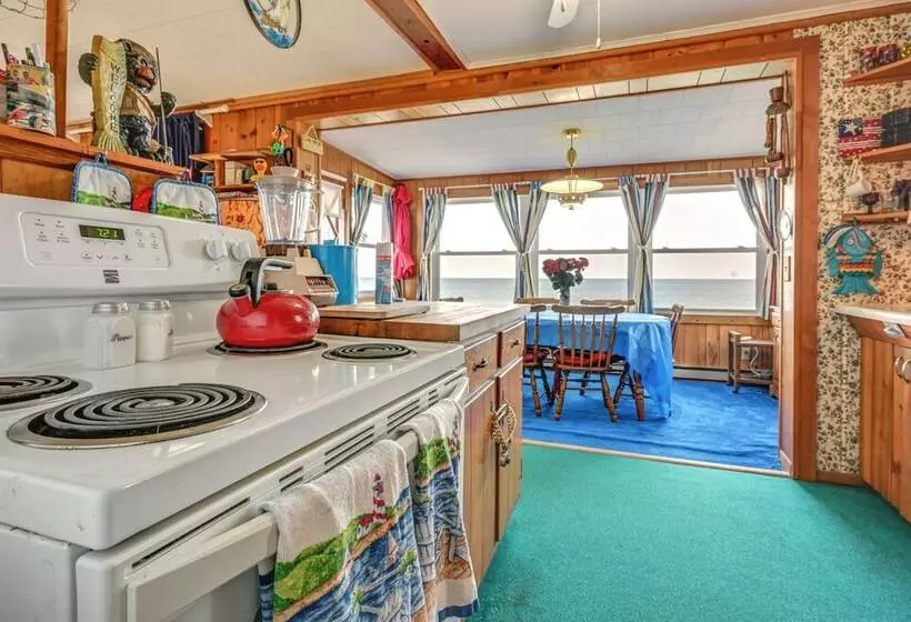 Seasonal Lakefront Tawas City Home W/ Grill!