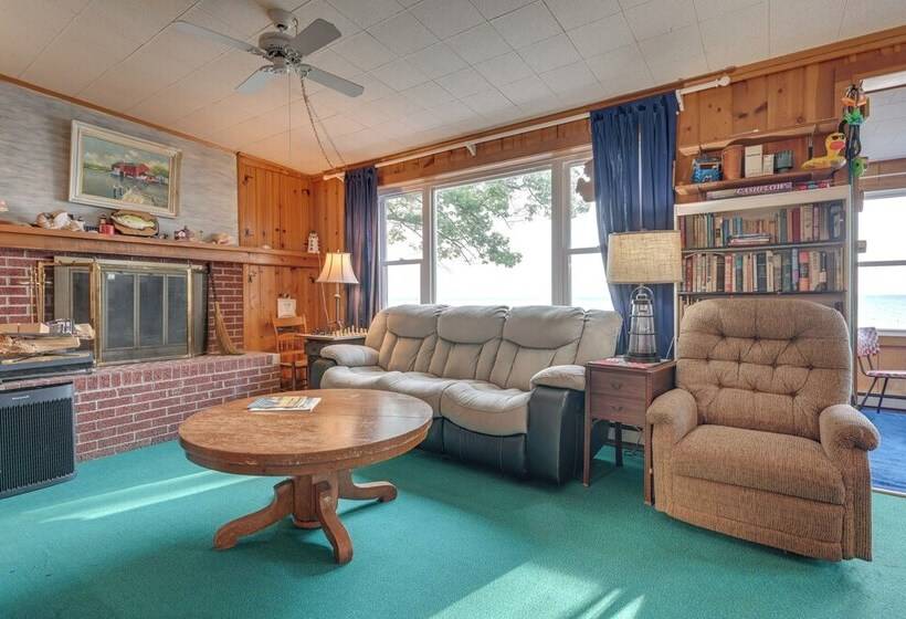 Seasonal Lakefront Tawas City Home W/ Grill!