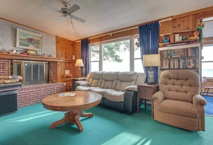Seasonal Lakefront Tawas City Home W/ Grill!