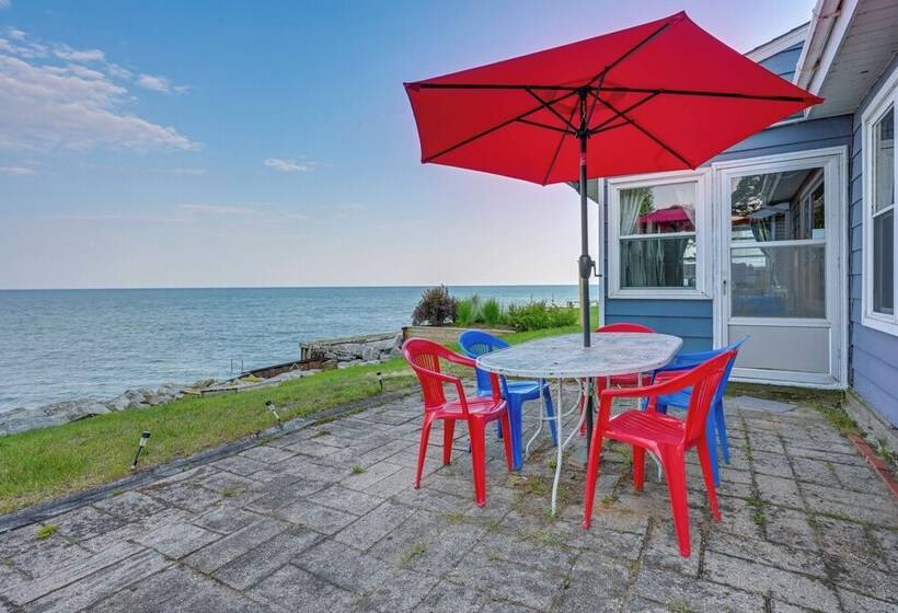 Seasonal Lakefront Tawas City Home W/ Grill!