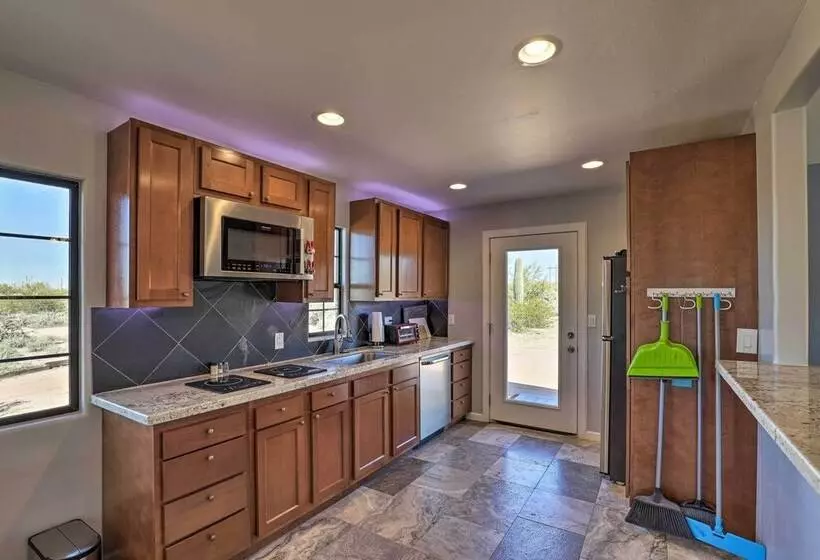 Secluded Marana Home W/ Viewing Decks + Privacy!