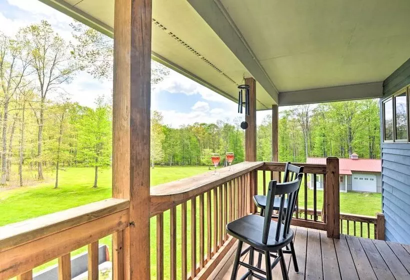 Hot Tub & Dogs Welcome: Secluded Oakland Gem