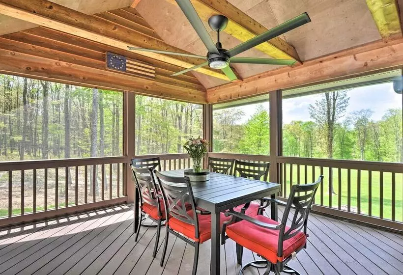 Hot Tub & Dogs Welcome: Secluded Oakland Gem