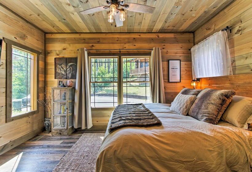 Sevierville Cabin W/ Game Room, Hot Tub & Theater!