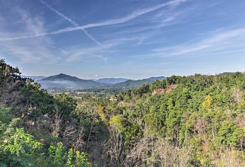 Sevierville Cabin W/ Game Room, Hot Tub & Theater!